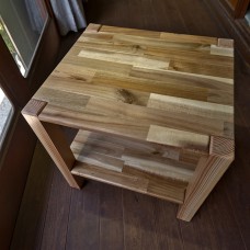 木製サイドテーブル / ナイトテーブル